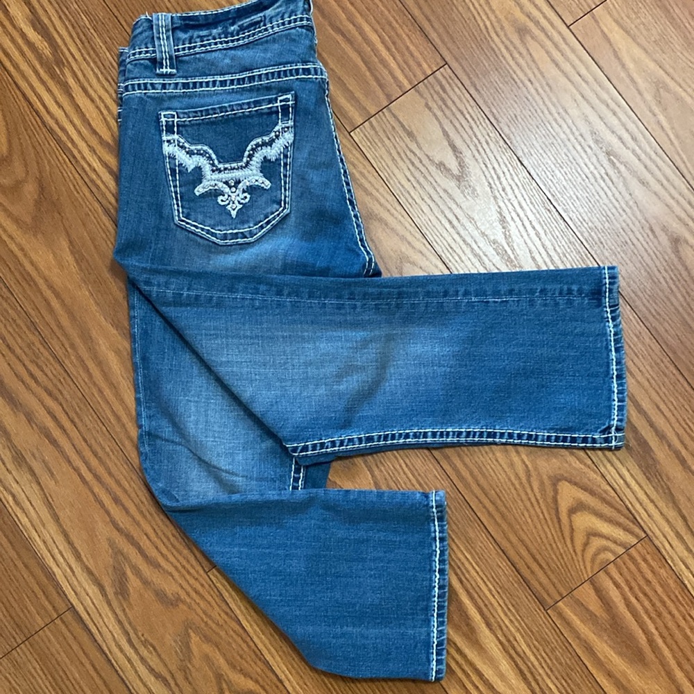 Studio 5 women’s Capri 29 blue jean with embroidered edge stitching & pockets
